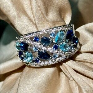 NWOT Multi Color Silver Tone royal blue&aquamarine Zircons Band ring in size7